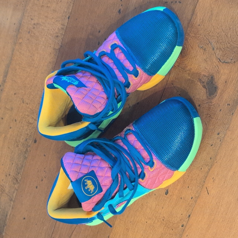 Nike LeBron James Witness VIII Sneakers. Size 11  LBJ I Promise Shoes.